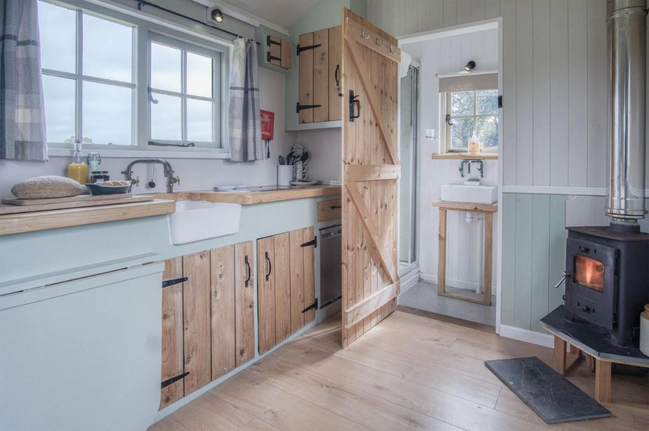 Haven View - 1 Bedroom Shepherds Hut - St Ishmaels Saint Ishmaels  外观 照片
