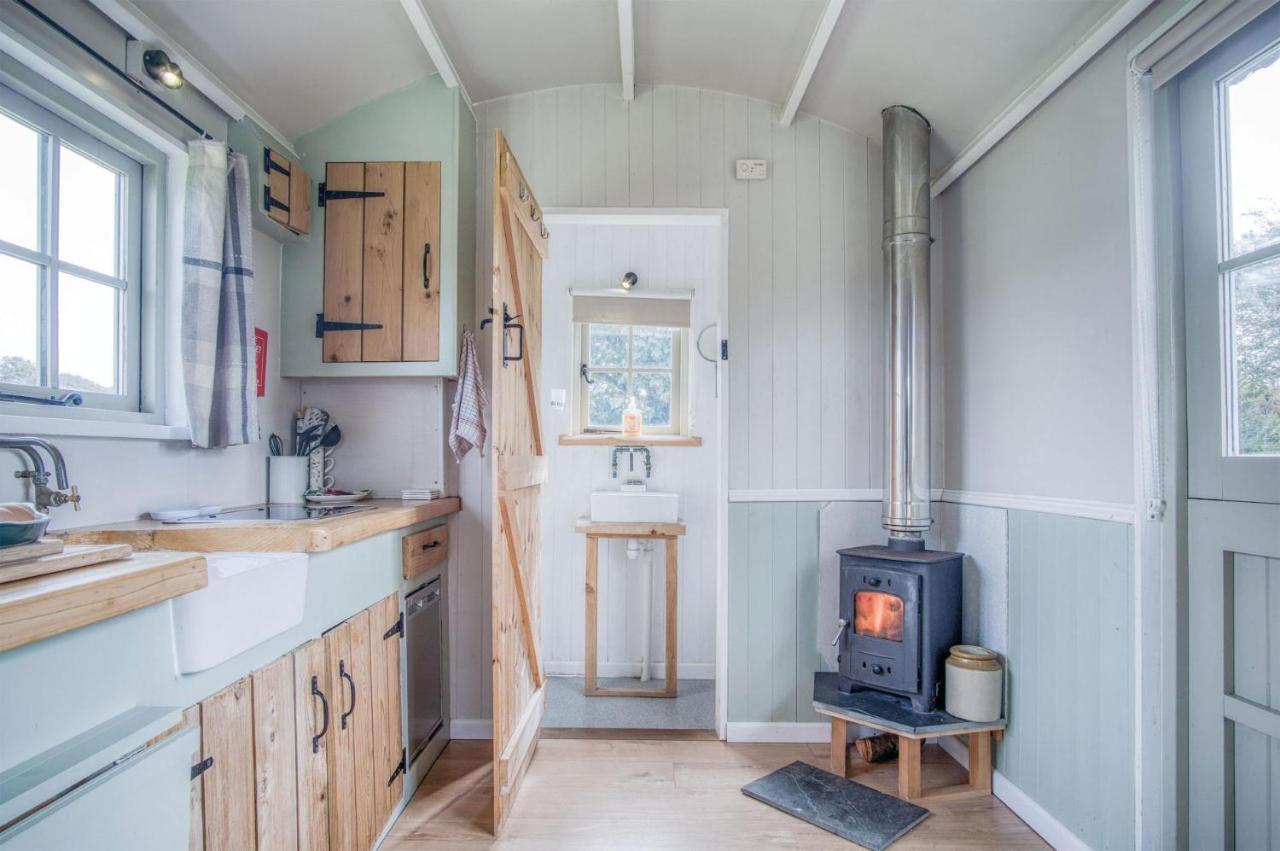 Haven View - 1 Bedroom Shepherds Hut - St Ishmaels Saint Ishmaels  外观 照片