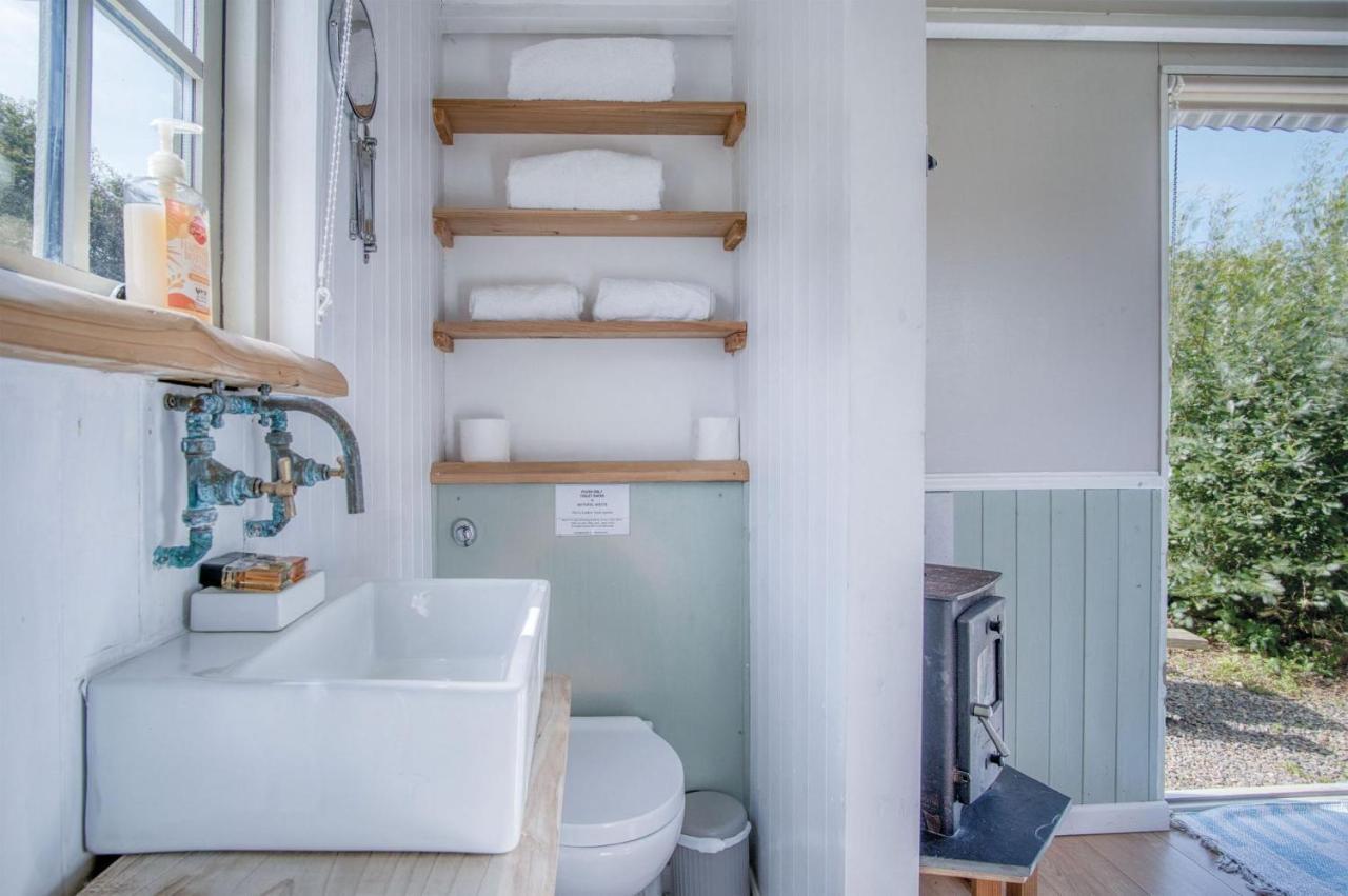 Haven View - 1 Bedroom Shepherds Hut - St Ishmaels Saint Ishmaels  外观 照片