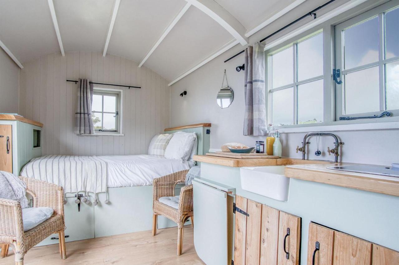 Haven View - 1 Bedroom Shepherds Hut - St Ishmaels Saint Ishmaels  外观 照片