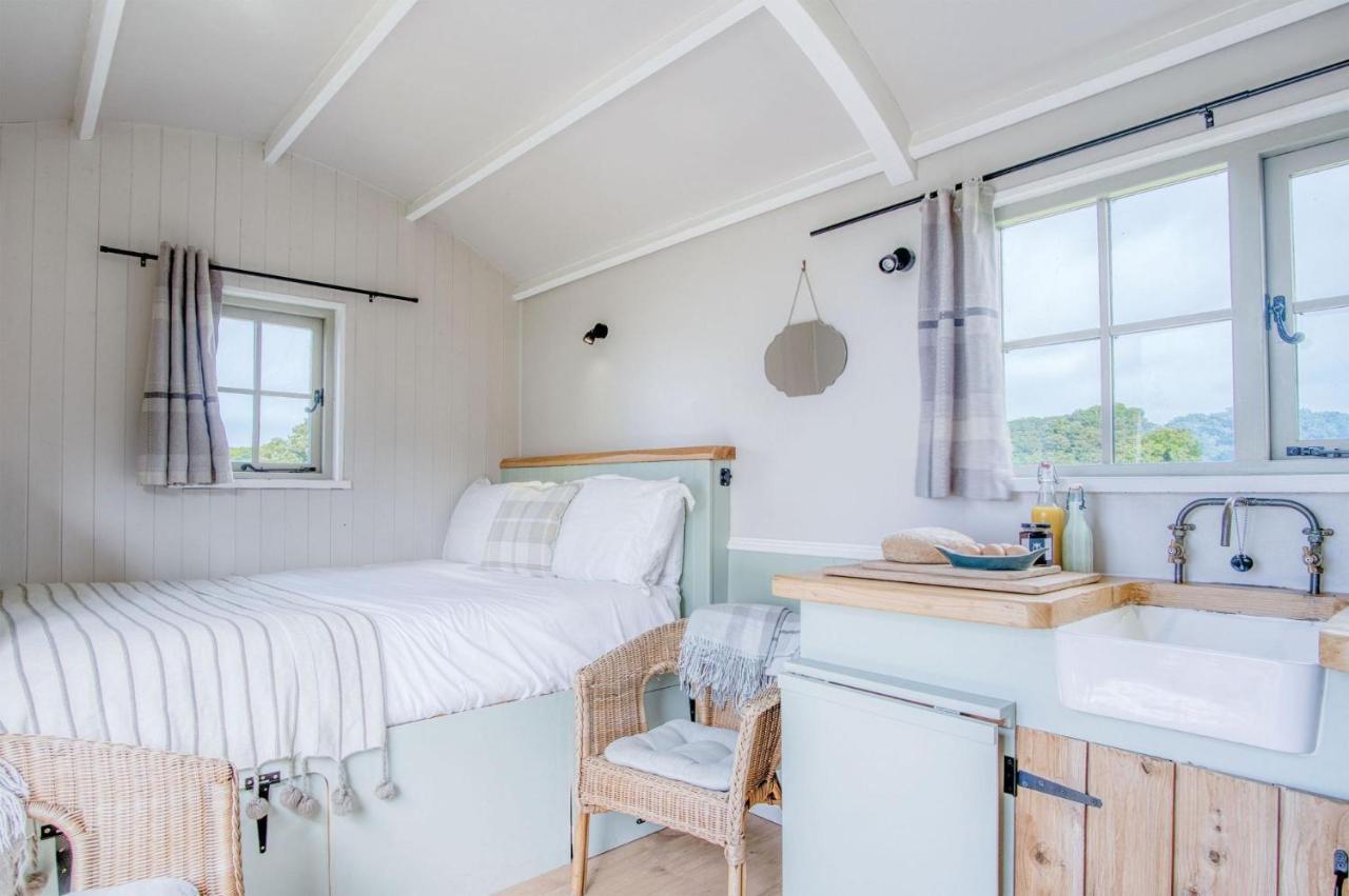 Haven View - 1 Bedroom Shepherds Hut - St Ishmaels Saint Ishmaels  外观 照片
