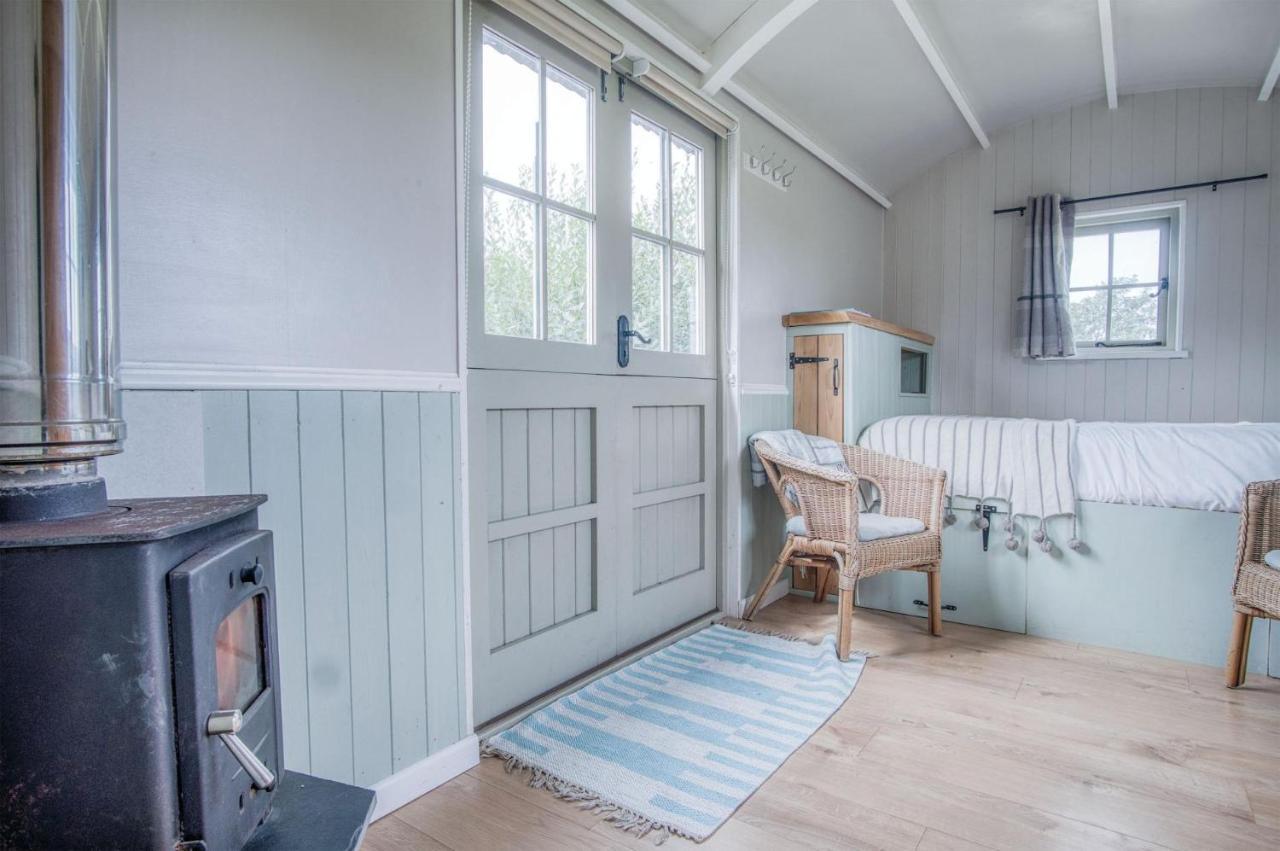 Haven View - 1 Bedroom Shepherds Hut - St Ishmaels Saint Ishmaels  外观 照片