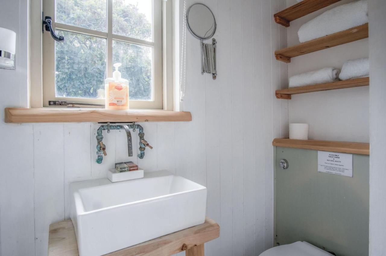 Haven View - 1 Bedroom Shepherds Hut - St Ishmaels Saint Ishmaels  外观 照片