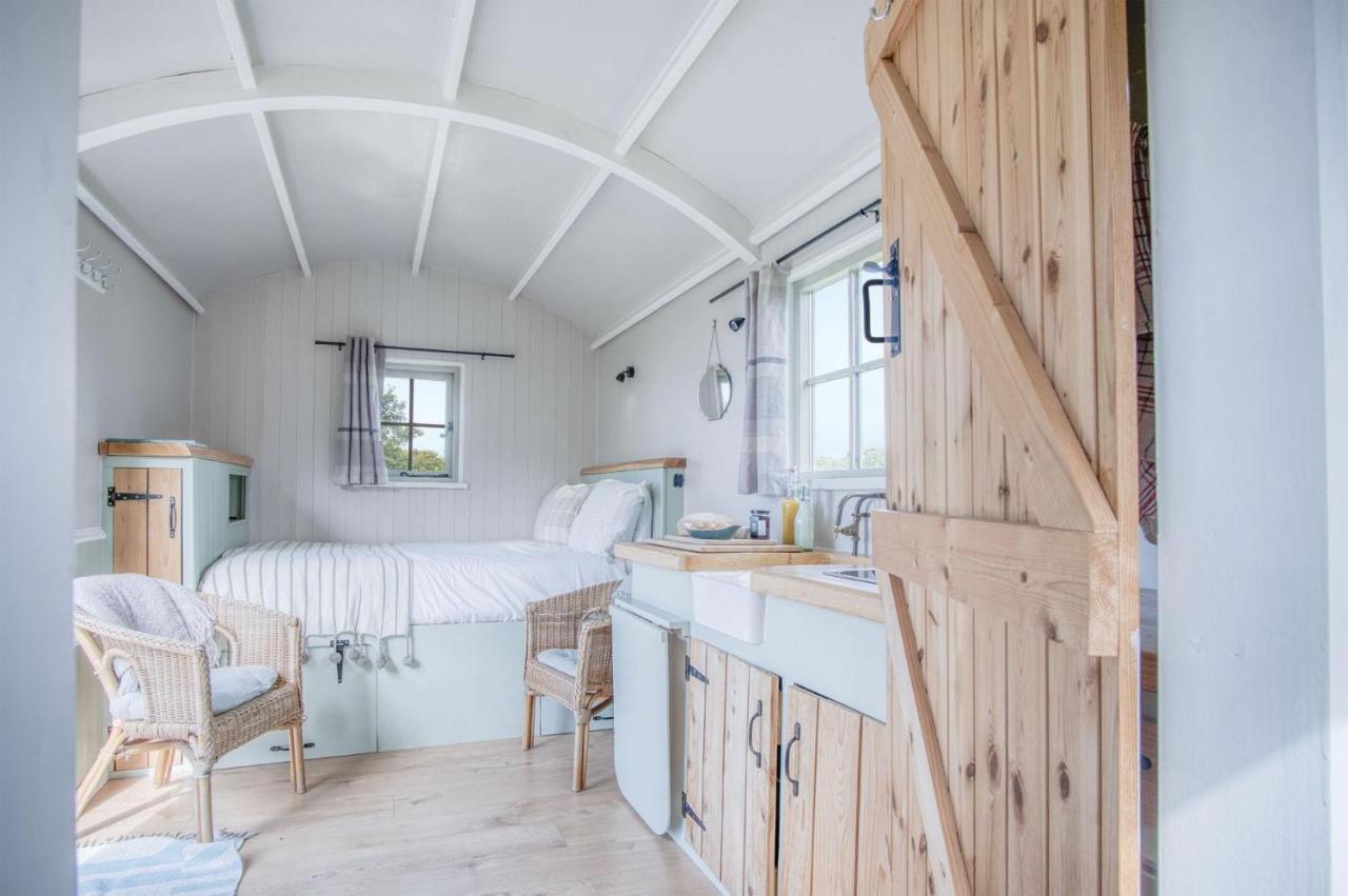 Haven View - 1 Bedroom Shepherds Hut - St Ishmaels Saint Ishmaels  外观 照片